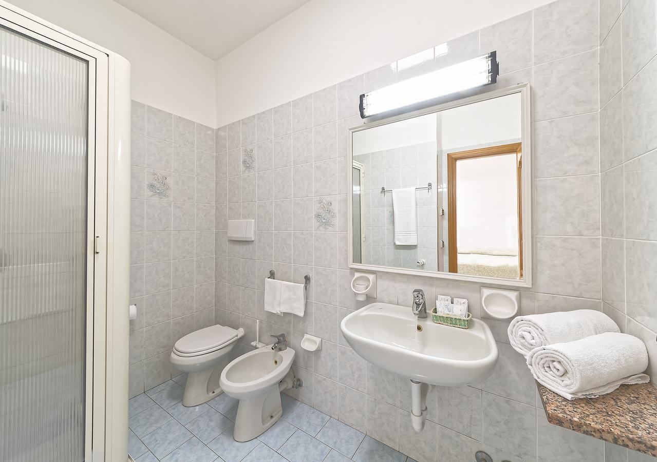 Hotel Zaro ラッコ・アメーノ エクステリア 写真